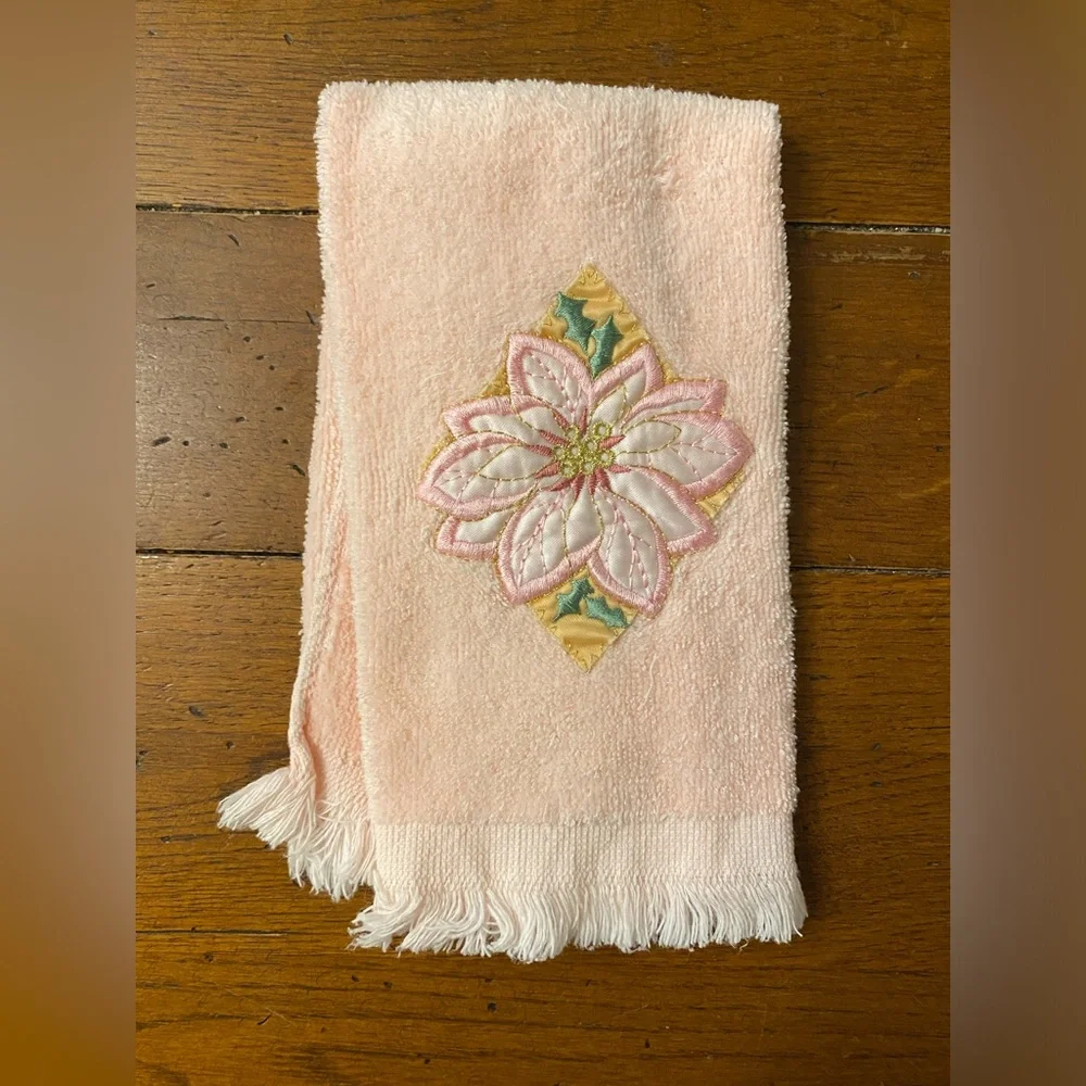 VTG Guest Towel Pale Pink w Embroidered Pink Poinsettia Flower Holly Leaves